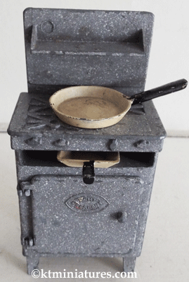 c1950s DCMT Crescent Grey Speckled Metal Gas Cooker Plus Frying& Grill Pans @ £42.00