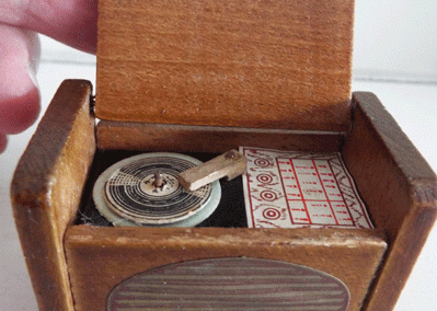 Vintage Dol-Toi Radiogram @ £16.00SOLD