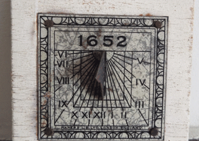 Rarely Available Lithographed Metal Sundial From c1930s Tri-ang Stockbroker Dolls House @ £21.00SOLD