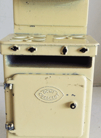 c1950s DCMT Crescent Yellow Metal Gas Cooker @ £36.00 (one interior shelf)